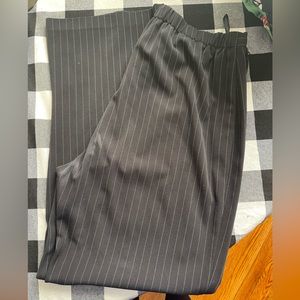 Black/gray pinstripe dress pants. Size M/L. Flowy wide leg.